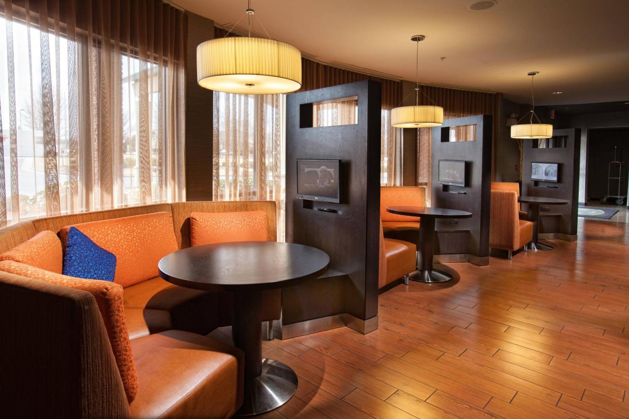 Courtyard By Marriott Fayetteville Exterior foto